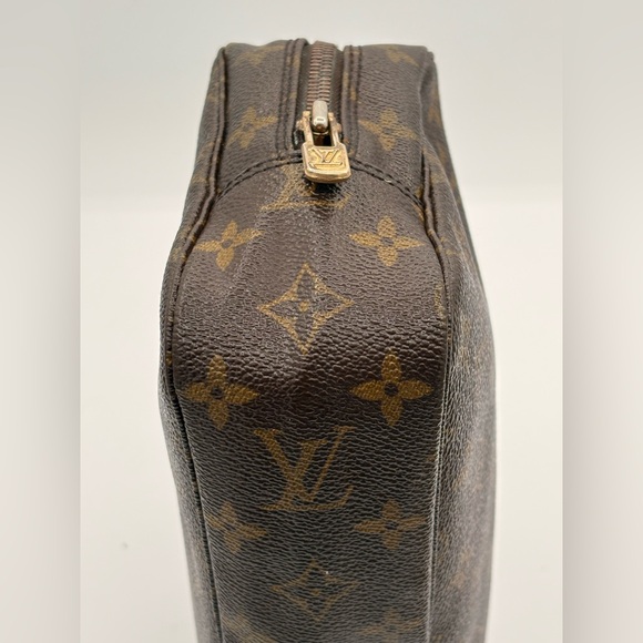 Louis Vuitton Monogram Toilette 23 Clutch - Picture 3 of 12